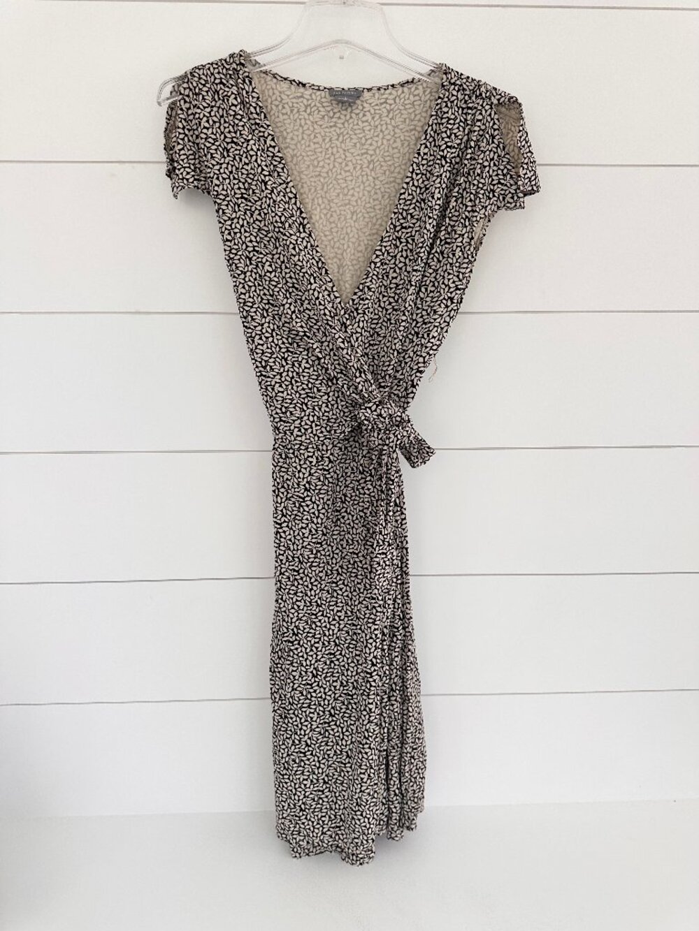 Ann Taylor Black & White Leaf Print Wrap Dress - DVF Style - Size 2 - USA